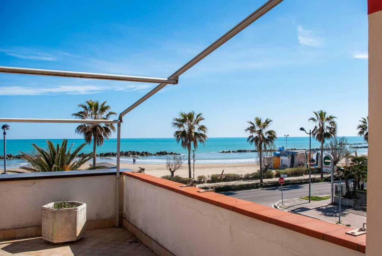 Appartamento Di Antonio Fronte Mare Montesilvano Exterior photo